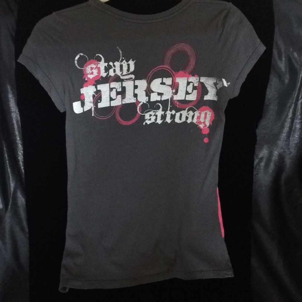 Women’s “Stay Jersey Strong” Graphic Tee - Picture 2 of 5